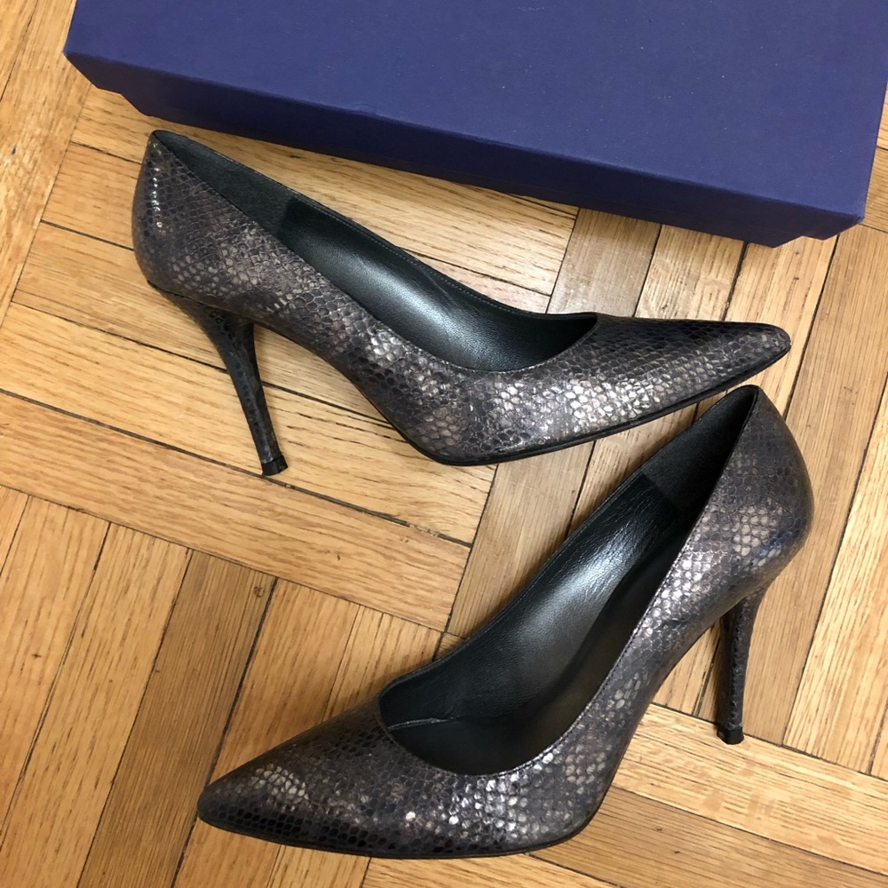 Stuart Weitzman dark metallic stilettos in box,8.5 ( kinda resembles snake skin)
